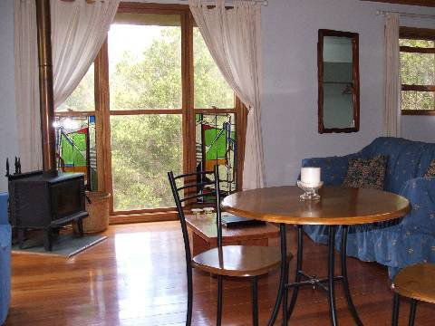 Bluegums Cabins - Lightning Ridge Tourism 1