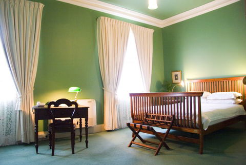 Imperial Fine Accommodation - Lightning Ridge Tourism 1