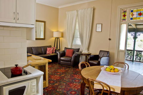Imperial Fine Accommodation - Lightning Ridge Tourism 3