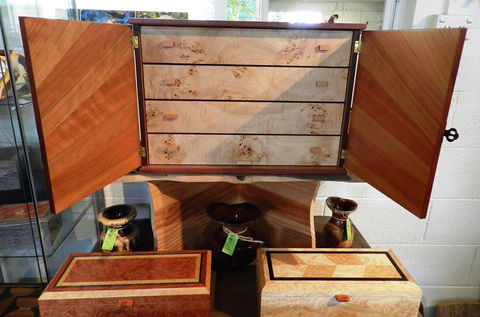 Montville Woods Gallery - Lightning Ridge Tourism 0
