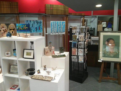 Townsville Art Society Inc - Lightning Ridge Tourism 0