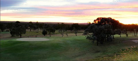 Moranbah Golf Club Inc. - Lightning Ridge Tourism 3