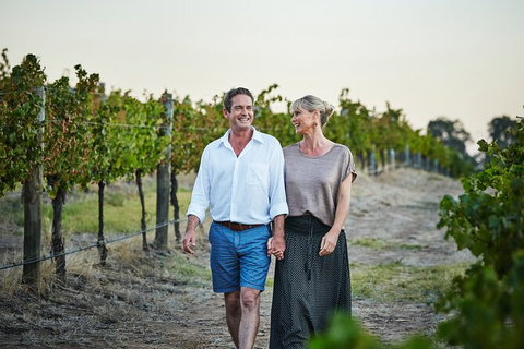 Half-Day Swan Valley Walk & Fruit Orchard - Lightning Ridge Tourism 9