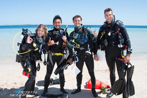 Discover Local Scuba Diving In Perth - Lightning Ridge Tourism 0