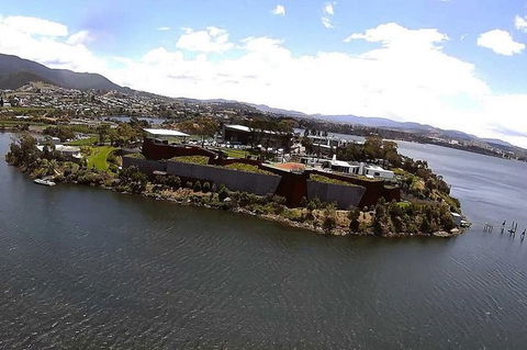 MONA Helicopter Transfer - Lightning Ridge Tourism 1