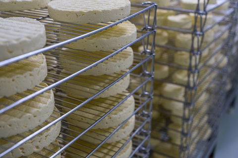 A Sommelier Guided Tour: Thursday Afternoon Wine Gin Cheese & Cocktails - Lightning Ridge Tourism 14