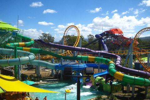 Gold Coast Theme Parks - Lightning Ridge Tourism 1
