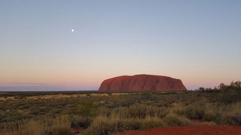 Uluru (Ayers Rock) Sunset With Outback Barbecue Dinner And Star Tour - Lightning Ridge Tourism 2
