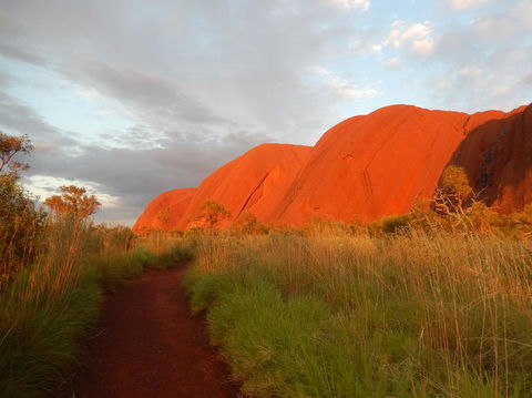 Uluru Sunrise And Guided Base Walk - Lightning Ridge Tourism 3