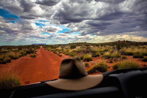 Mount Conner 4WD Small Group Tour From Ayers Rock Including Dinner - Lightning Ridge Tourism 0