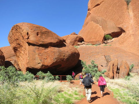 Full Uluru Base Walk At Sunrise Including Breakfast - Lightning Ridge Tourism 3