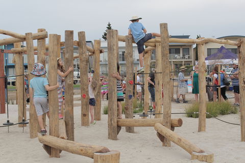 Bristow Smith Reserve Nature Playspace - Lightning Ridge Tourism 0