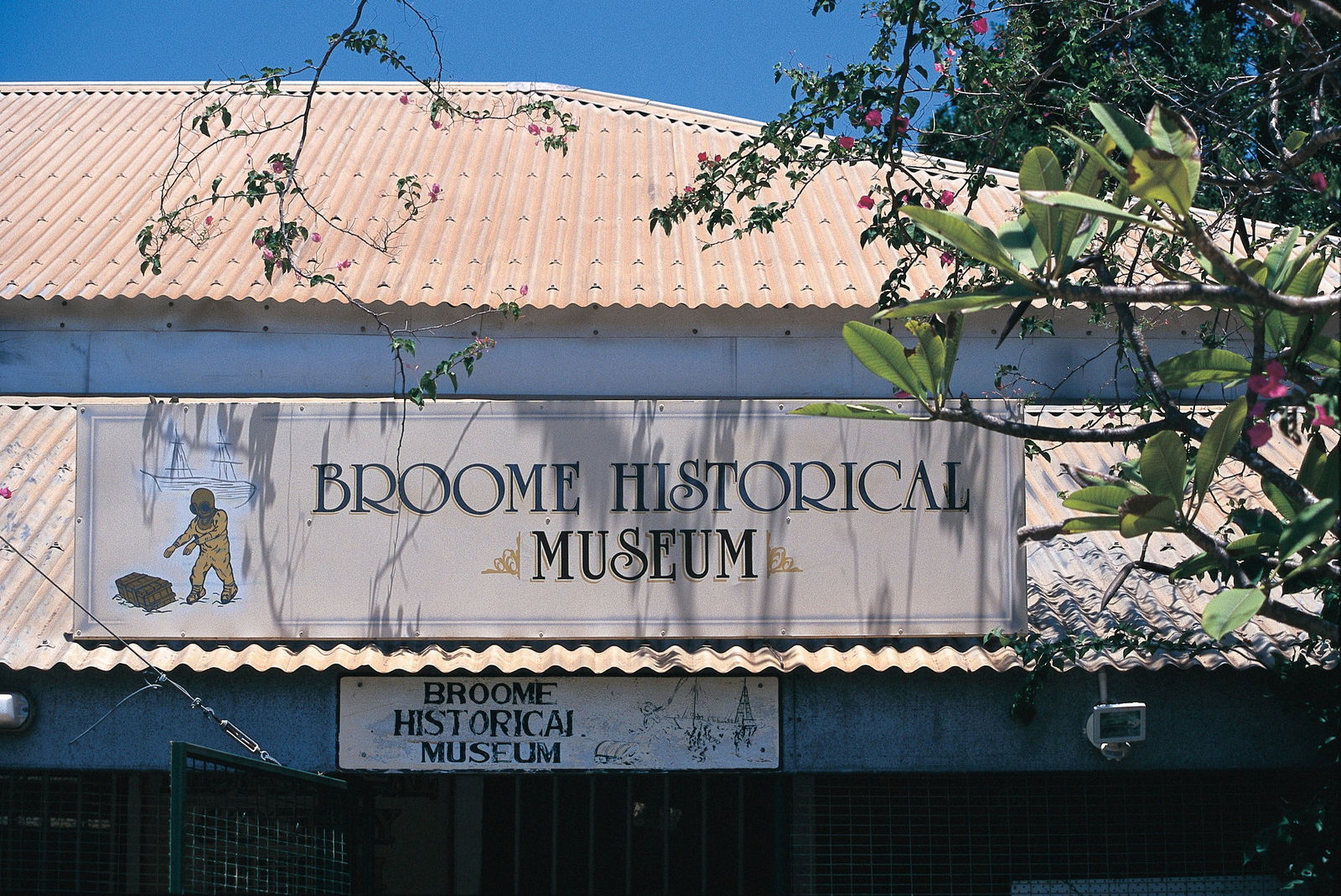  Lightning Ridge Tourism