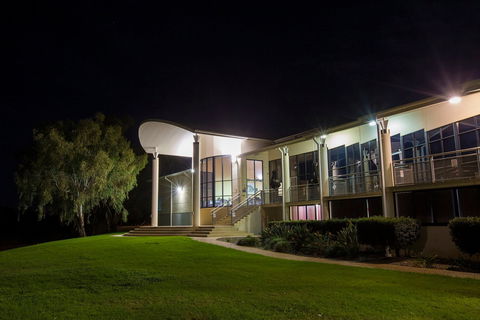Crossing Theatre - Lightning Ridge Tourism 1