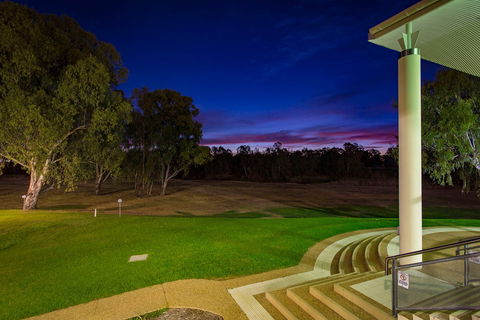 Crossing Theatre - Lightning Ridge Tourism 2