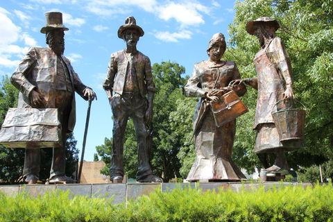 Dad, Dave, Mum And Mabel - Lightning Ridge Tourism 1