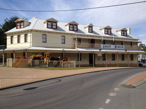 Eric Thomas Galley Museum - Lightning Ridge Tourism 0