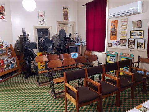 Eric Thomas Galley Museum - Lightning Ridge Tourism 2