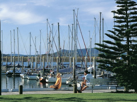 Gladstone Marina - Lightning Ridge Tourism 1