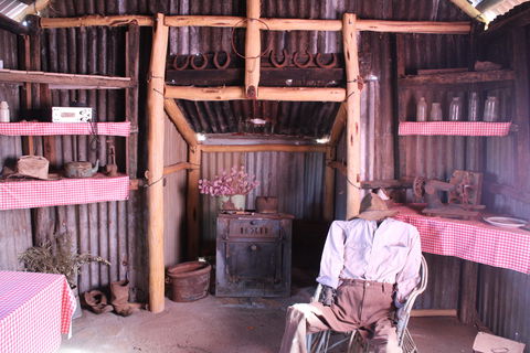 Jones Store - Lightning Ridge Tourism 1