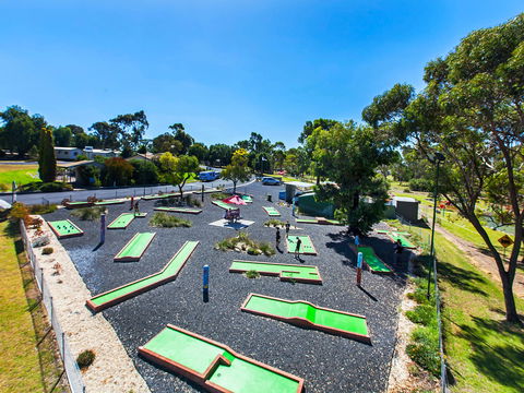 Naracoorte Mini Golf - Lightning Ridge Tourism 1