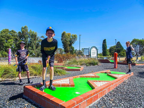 Naracoorte Mini Golf - Lightning Ridge Tourism 2