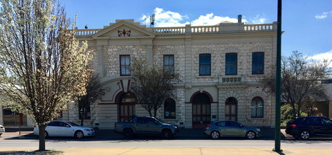 Naracoorte Town Hall - Lightning Ridge Tourism 0