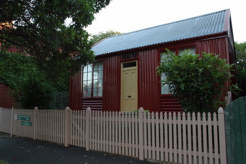 Portable Iron Houses - Lightning Ridge Tourism 0