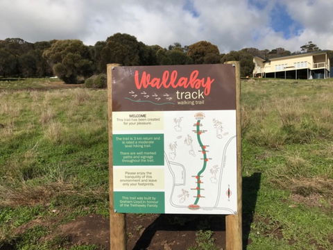 The Wallaby Track - Lightning Ridge Tourism 0