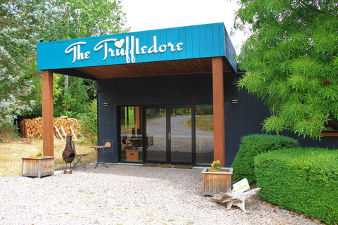 The Truffledore - Lightning Ridge Tourism 0