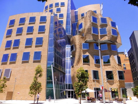 University Of Technology - Dr Chau Chak Wing Building - Lightning Ridge Tourism 0