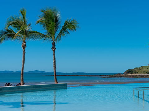 Yeppoon Lagoon - Lightning Ridge Tourism 2