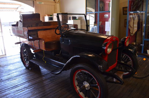 Zara Clark Museum - Lightning Ridge Tourism 0