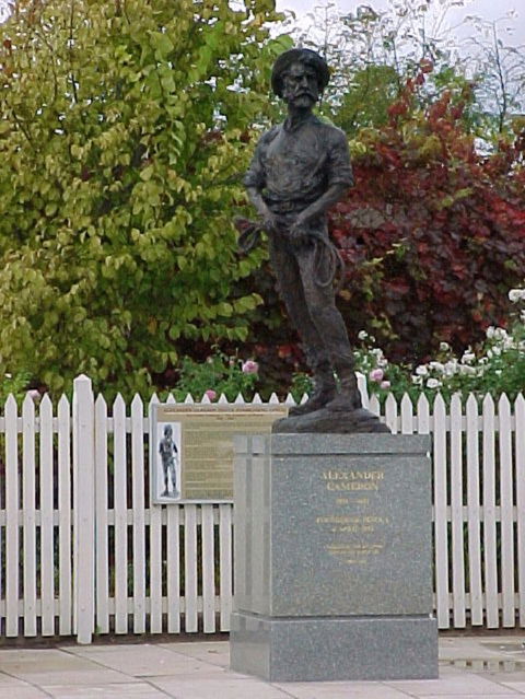 Alexander Cameron Statue - Lightning Ridge Tourism 0