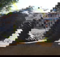 Celebration of life statue Barmera - Lightning Ridge Tourism