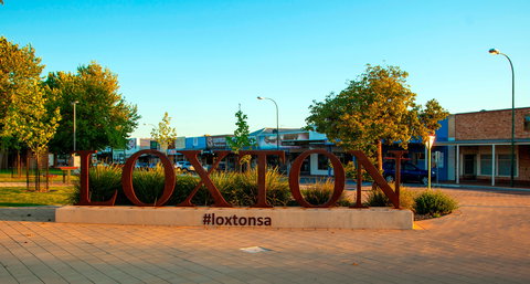 East Terrace, Loxton - Lightning Ridge Tourism 0