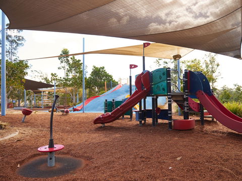 Grande Park - Lightning Ridge Tourism 0