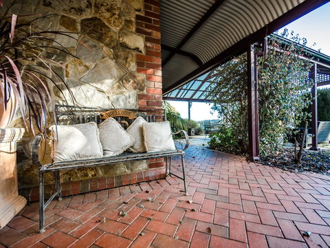 Hahndorf Creek Wellness Spa - Lightning Ridge Tourism 2