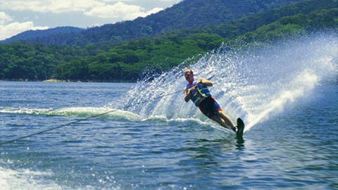 Lake Eildon - Lightning Ridge Tourism 0