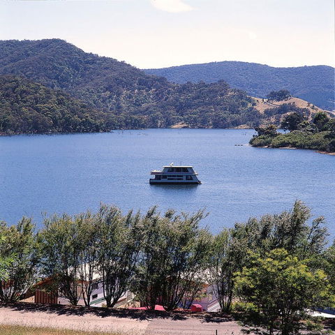 Lake Eildon - Lightning Ridge Tourism 1