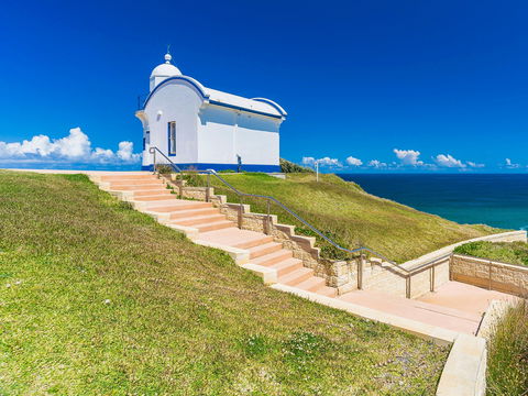 Tacking Point Lighthouse - Lightning Ridge Tourism 0