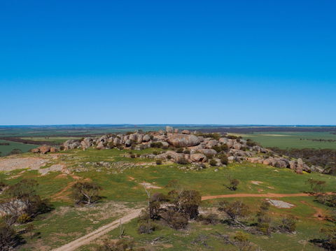 Tcharkuldu Rock Recreation Reserve - Lightning Ridge Tourism 0
