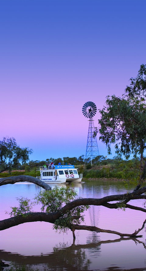 Thomson River, Longreach - Lightning Ridge Tourism 1