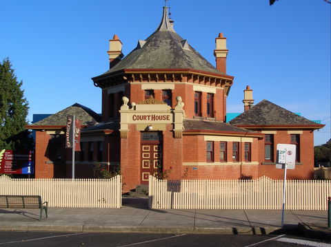 Yarram Courthouse Gallery - Lightning Ridge Tourism 0