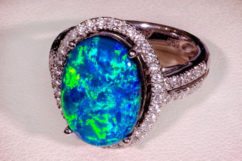 Australian Outback Opals - Lightning Ridge Tourism 1