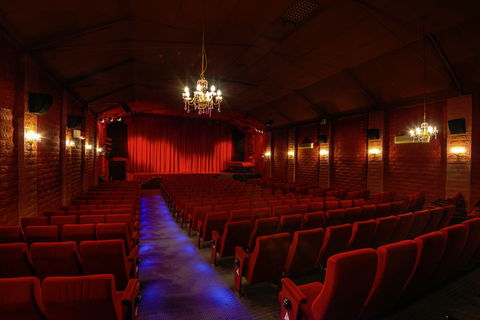 Avoca Beach Picture Theatre - Lightning Ridge Tourism 1
