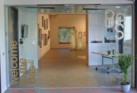Basil Sellers Exhibition Centre - Lightning Ridge Tourism 0