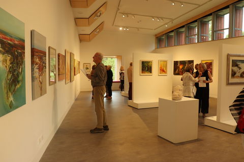 Basil Sellers Exhibition Centre - Lightning Ridge Tourism 1