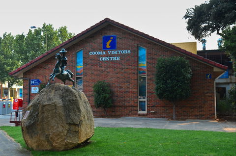 Centennial Park At Cooma - Lightning Ridge Tourism 1