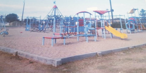 Edithburgh Playground - Lightning Ridge Tourism 0